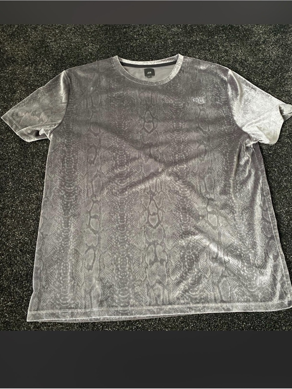 Men's Gray velvet snake skin t size xl